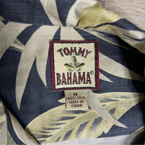 TOMMY BAHAMA FLORAL TROPICAL RESORT HAWAIIAN VACATION 100% SILK SHIRT MEDIUM - Picture 2 of 6